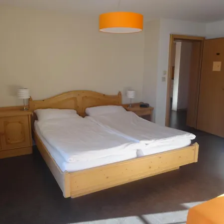 Edelweiss Apartment *
